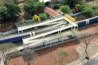 de Catanduva -Passarela de pedestres sobre a linha férrea em Catanduva